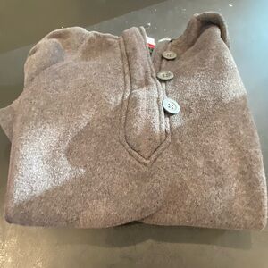 North face sweater size Small